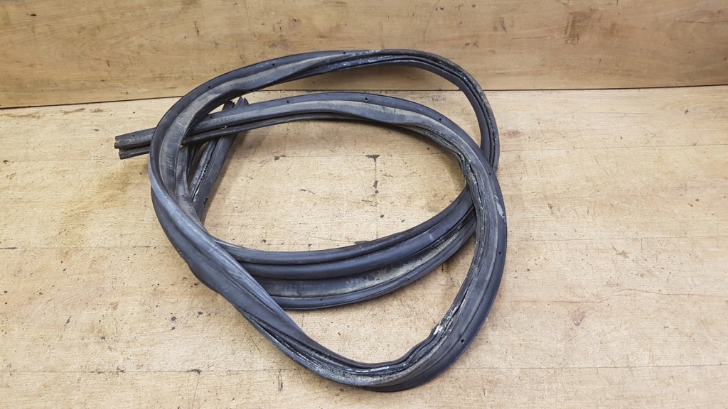 Купити Прокладка кришки багажника dodge ram cv caravan v