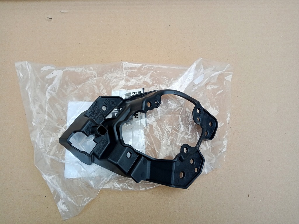 фото №1, Mazda 3 праве кронштейн протитуманної фари