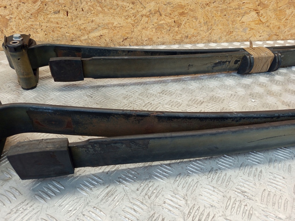 фото №13, Mercedes оригинальный номер a9063208706 sprinter w906 рессора рессоры пружины piórowe задняя