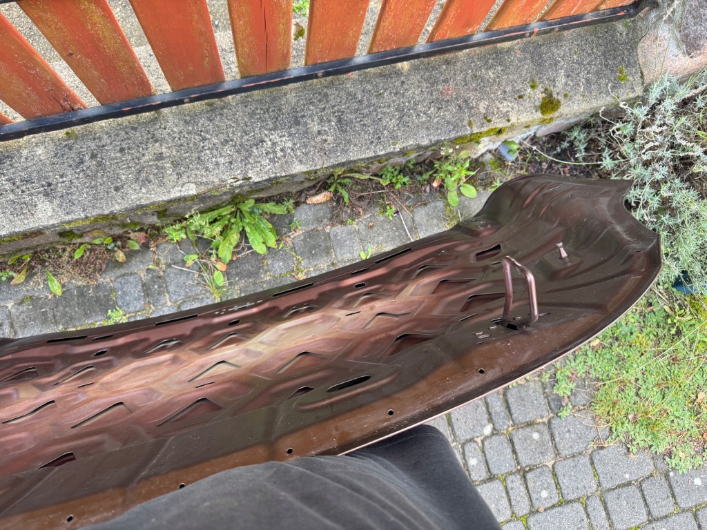 Volvo v40 2 12- 31424258 капот кришка двигуна оригінал Зі Шроту