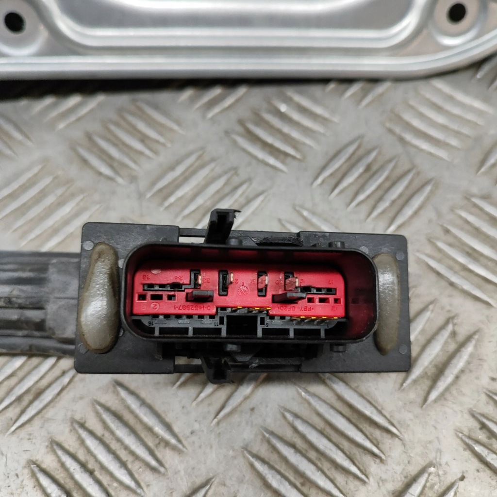 фото №8, Volvo xc70 2016 перед сторона права електричний підйомник скло двері