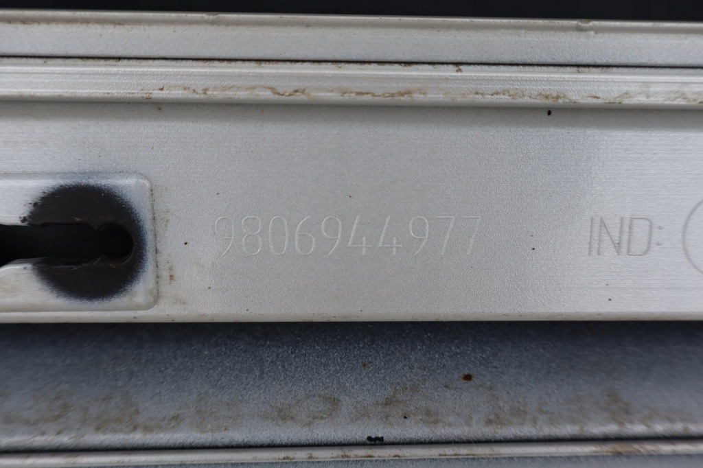 Накладка накладка поріг поріг ліва peugeot 308 2 t9 gt line рестайлінг  9806944977 Київ
