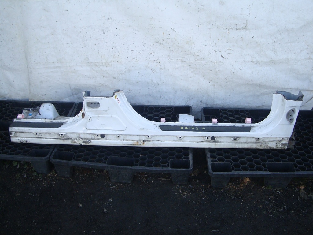 фото №1, Поріг правий блок двигуна toyota prius + plus 12-