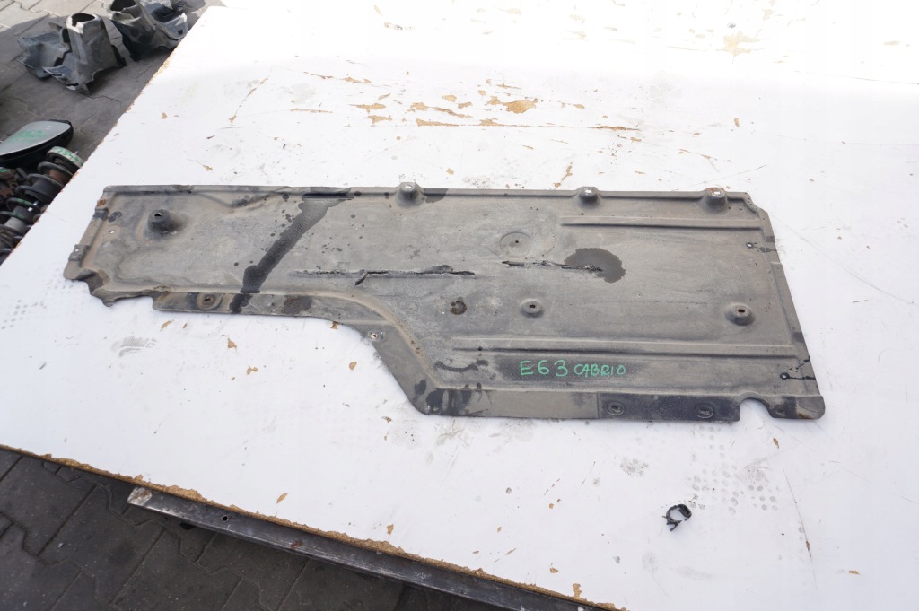 Купити Накладка підвіска права bmw 6 e63 e64