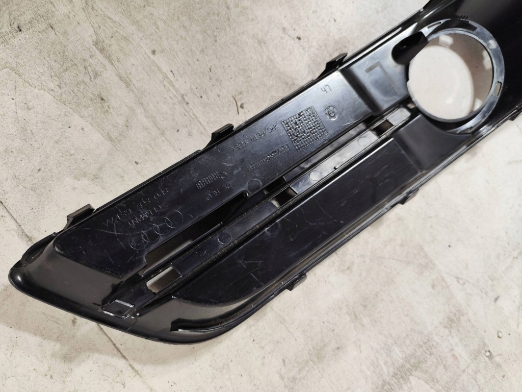 Audi a3 8p lift 09- левый перед левая решётка бампера оригинал wlkp с Разборки