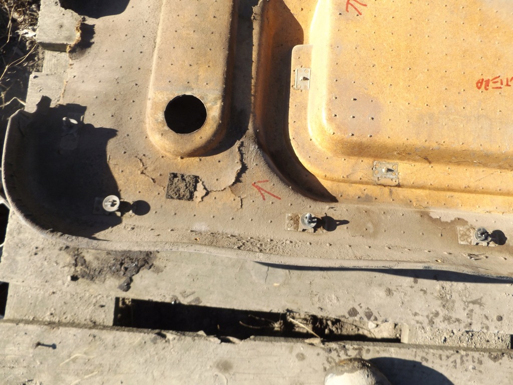 фото №5, Frontera a 3d обивка крышки повреждённая !!!!