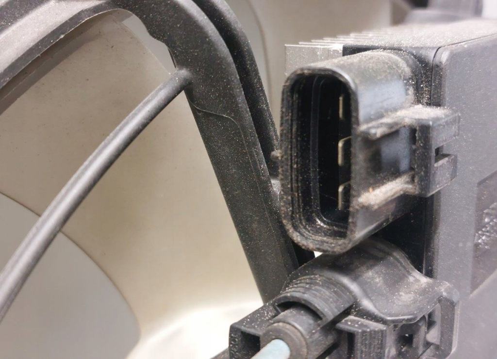 Sh05-15-210a sh0515210a вентилятор радіатора електричний mazda 6 Недорого