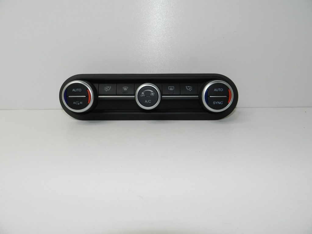 фото №1, Панель кондиціонера alfa romeo stelvio 01561390660