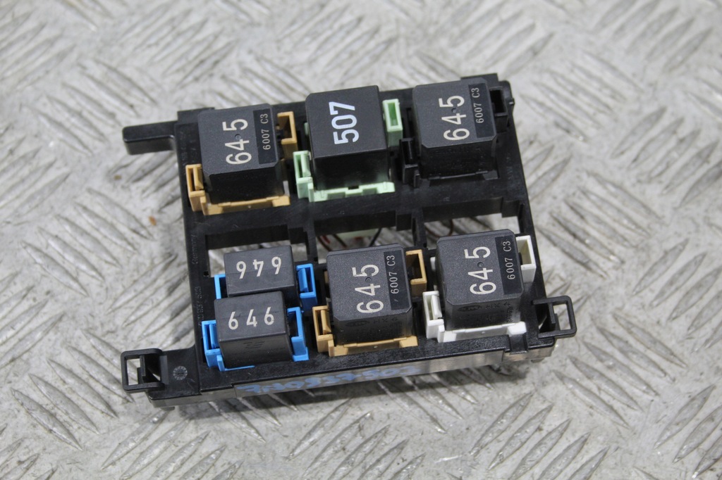 фото №1, Коробка предохранителей vw multivan caravelle t6 7e