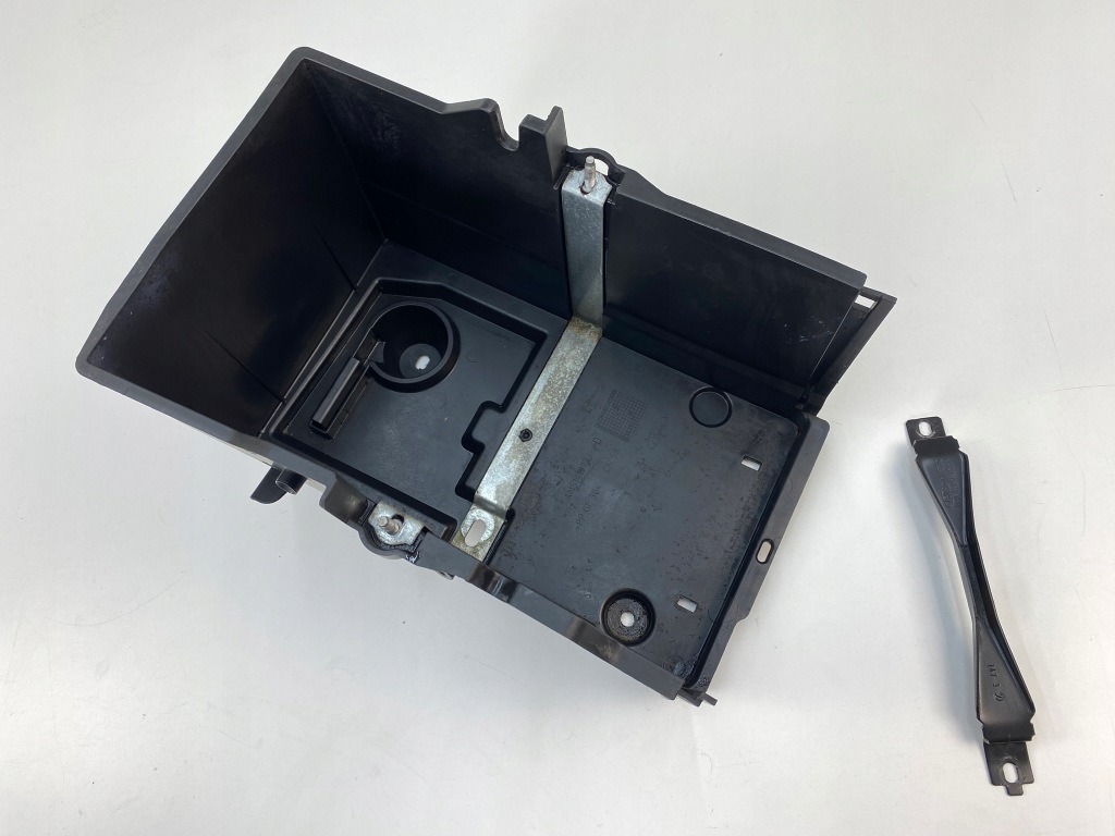 Купити Корпус основа акумулятор ford focus mk3