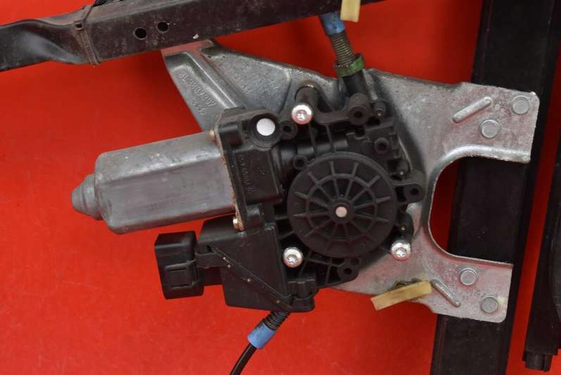 фото №11, Підйомник скло лівий перед eu 8l3837753 audi a3 8l 3d 97r