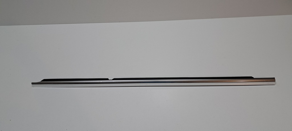 фото №1, Mercedes молдинг стекло c klasa 206 w206 a2067302700