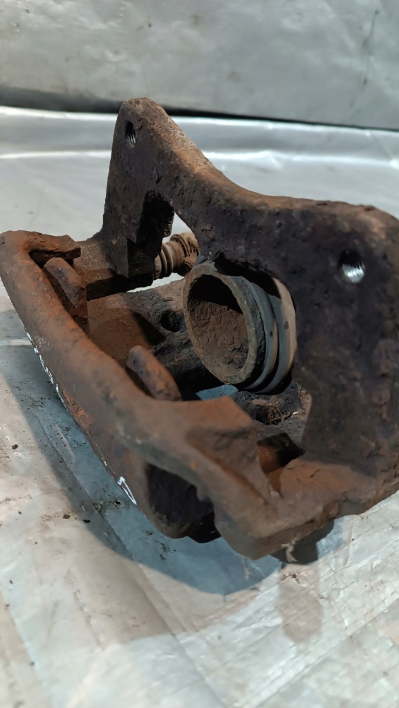 фото №6, Супорт гальмівний volvo v40 правий перед 1.9d lift