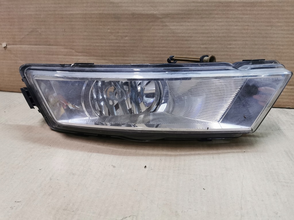 фото №1, Противотуманная фара правый skoda rapid 5ja