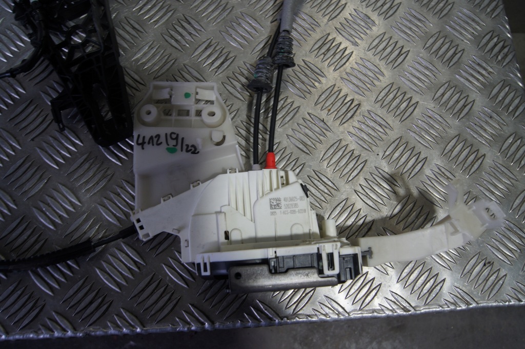 фото №2, Jeep оригінальний номер 52028385 замок двері