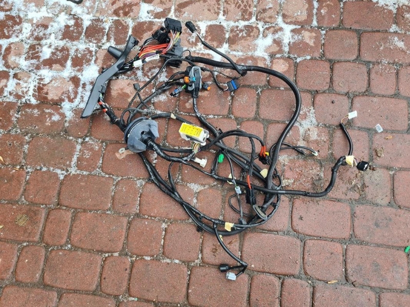 фото №1, Электропроводка отсек renault clio iv 403885376r