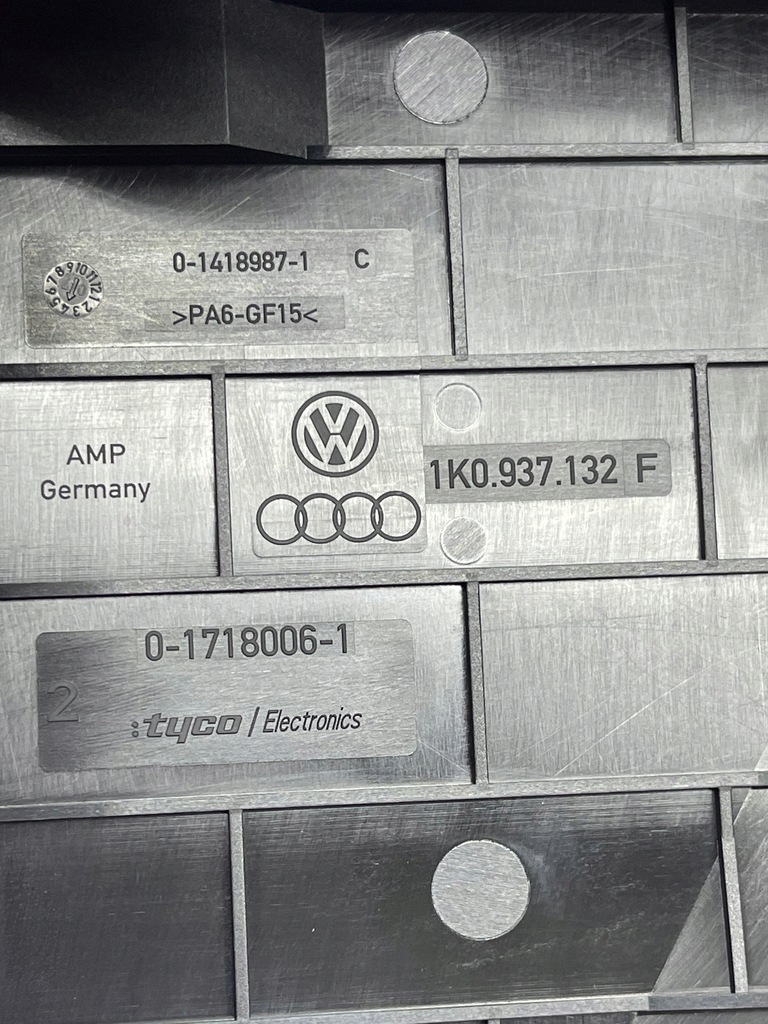 фото №10, Audi tt 8j 2.0 tfsi коробка запобіжників комплектна!