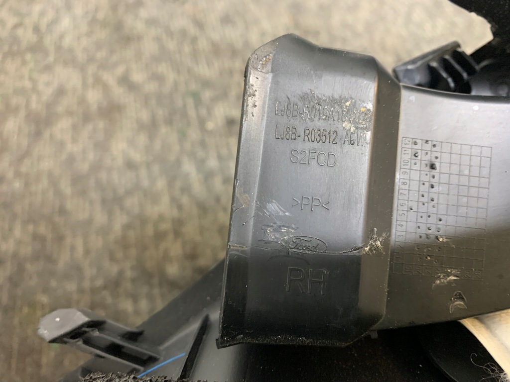 фото №16, Ford mustang mach-e rwd 21r захист обшивка оббивка чорна стійка a права