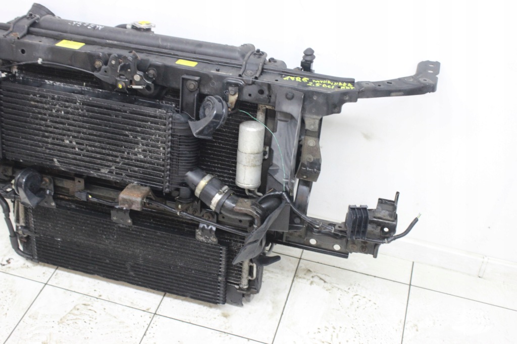 фото №2, Pas передний радиатор navara d40 pathfinder r51 2005r- 2.5 dci автоматическая коробка передач