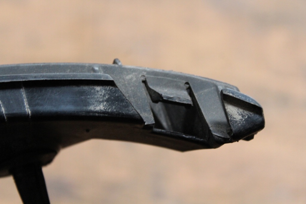 фото №11, Направляющая бампера левый lub правый задняя corolla verso i