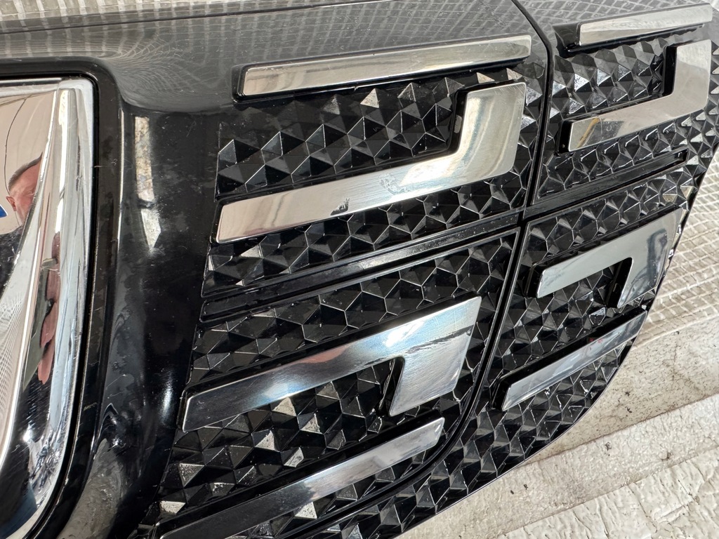 фото №2, Dacia spring решётка радиатора