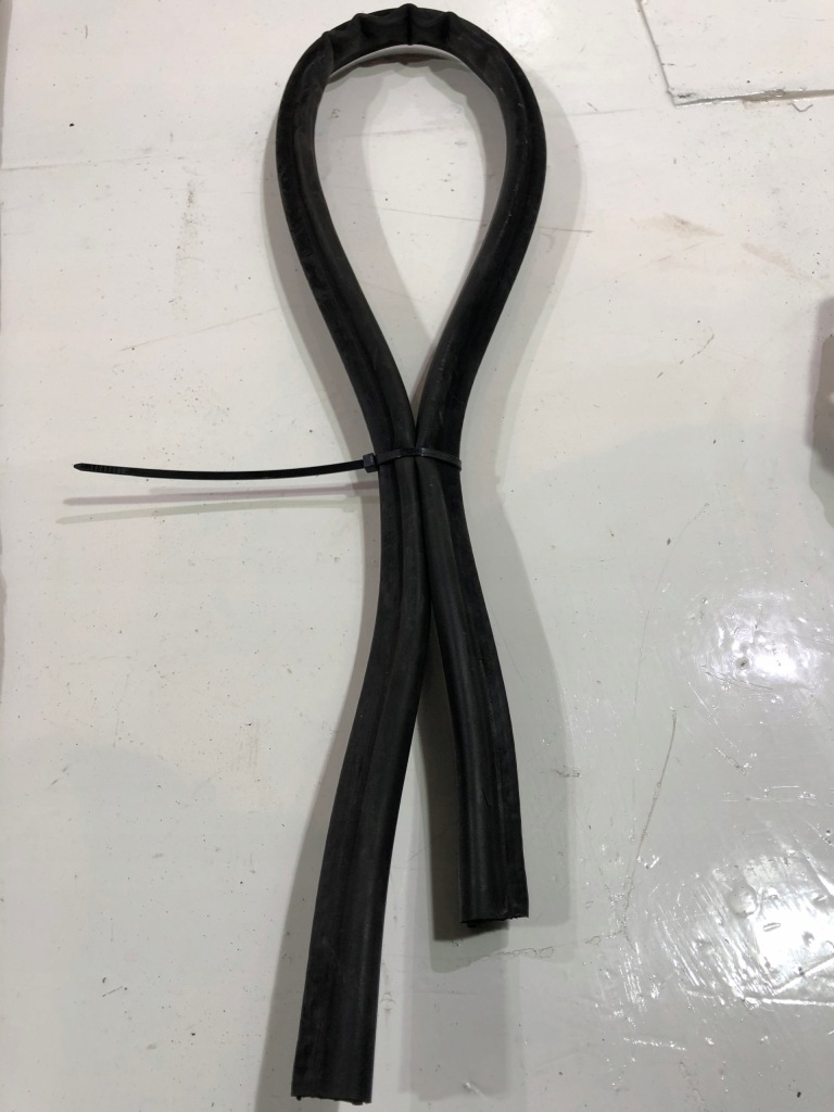 фото №1, Прокладка капот seat toledo iv 5ja823723a