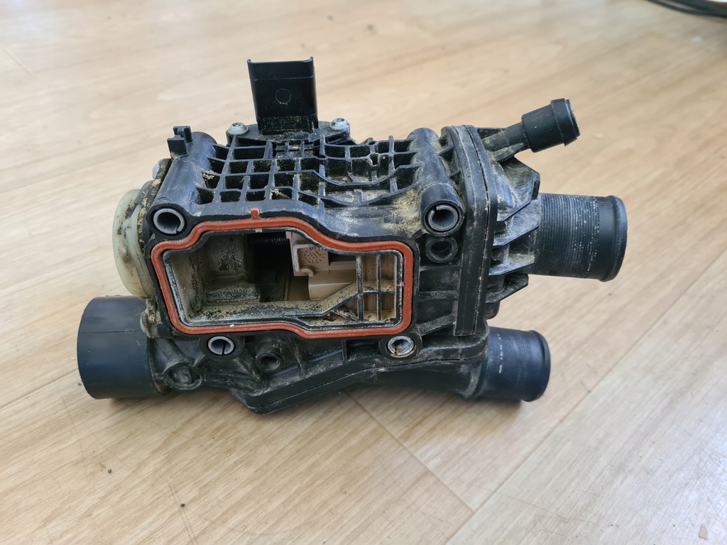 фото №1, Peugeot citroen fiat 9804160380 корпус термостата