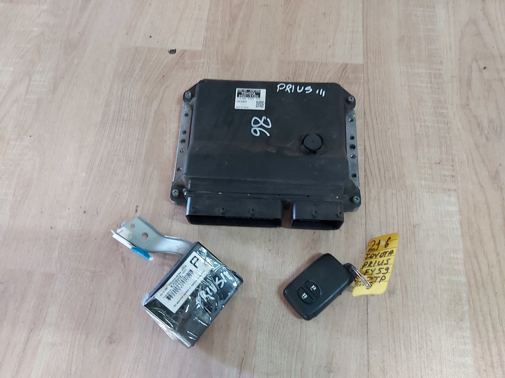 фото №1, Toyota prius iii ключ бортовой компьютер 1,8