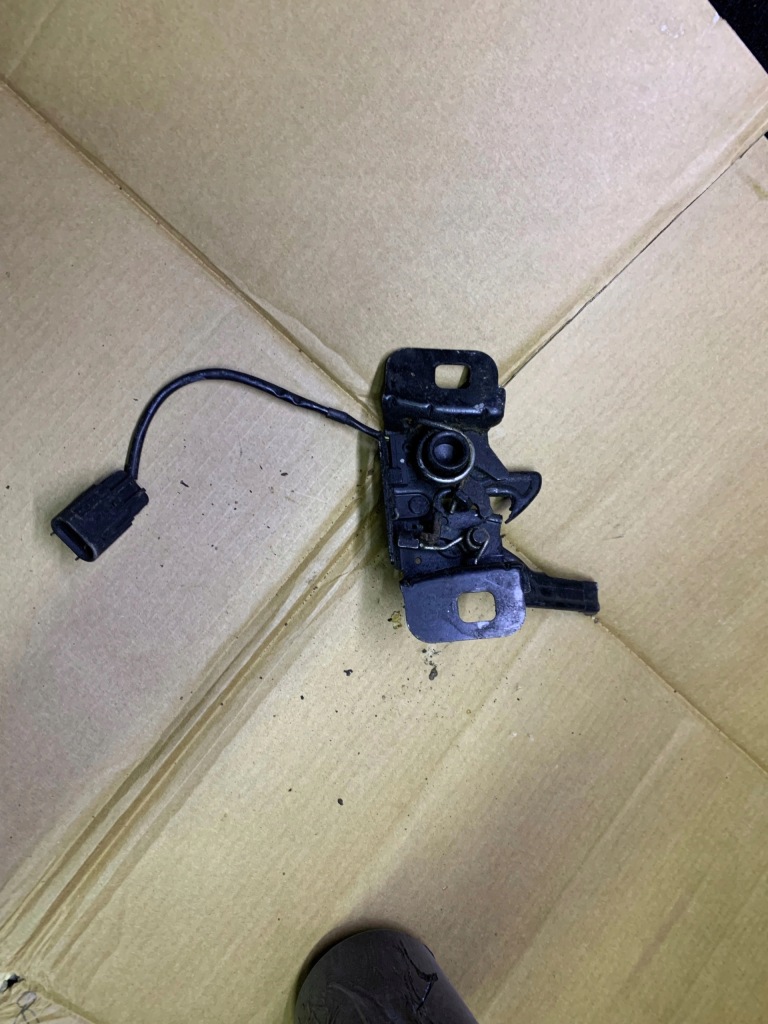 фото №1, Opel insignia датчик замок капот 13309882