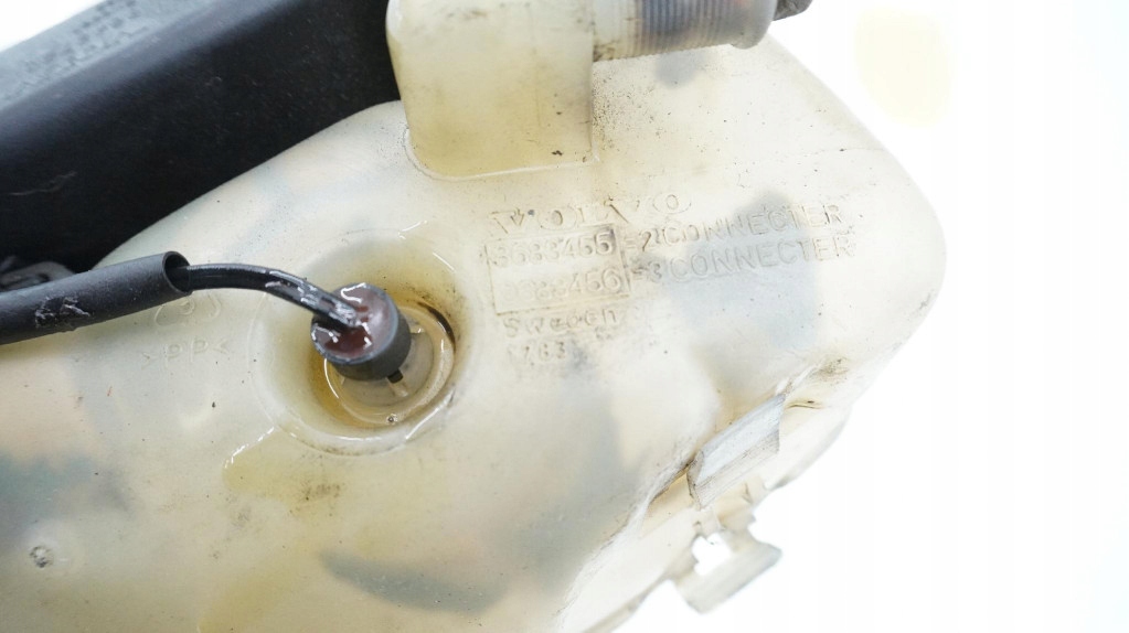 фото №4, Volvo s60 i 2.4 d5 бачок расширительный 8683455 v70 ii