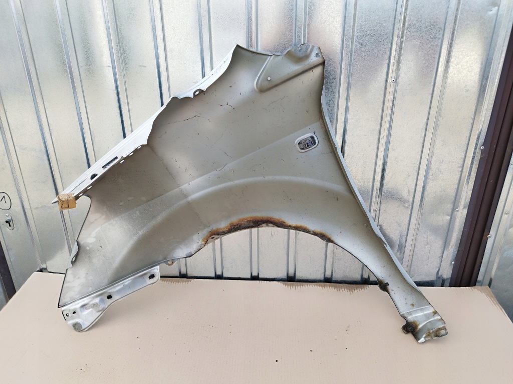 Крила правий перед оригінал toyota corolla verso 2 рестайлінг  07-2009 колір 1c0 Недорого