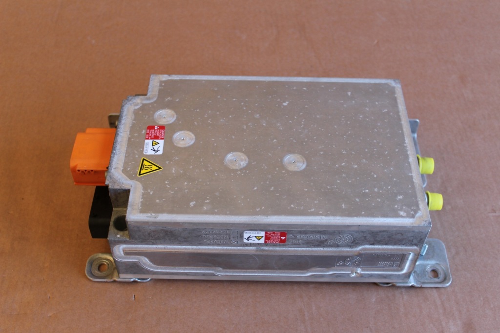 фото №1, Зарядное устройство аккумулятор audi e-tron 5qe915684j