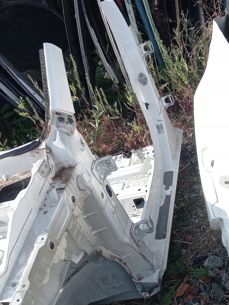 фото №3, Лонжерон порог четверть перед dacia spring