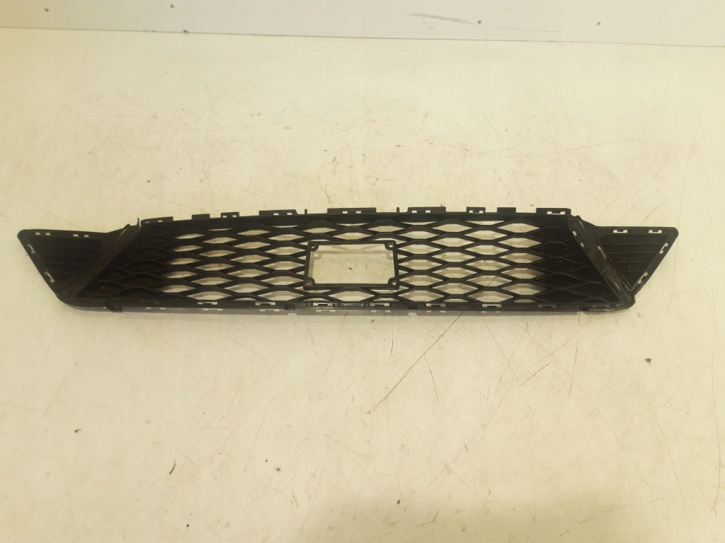 фото №1, Kia оригинальный номер 86561-j7710 решётка бампера gtline