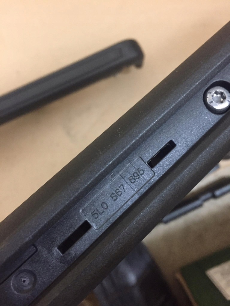 фото №8, Skoda yeti напрямна багажника 5l0867896 5l0867895