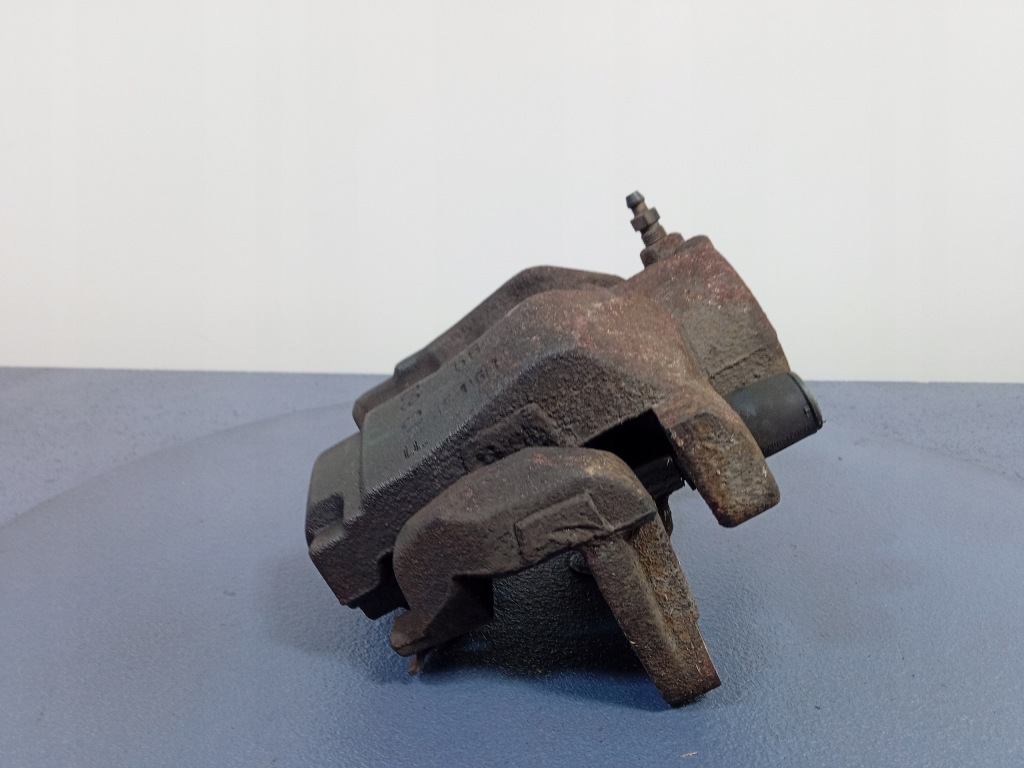 фото №2, Alfa romeo 159 1.9 jtd суппорт перед правый