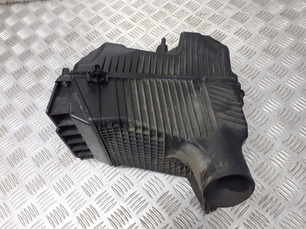фото №3, Renault оригинальный номер 8200369798 корпус фильтра воздуха