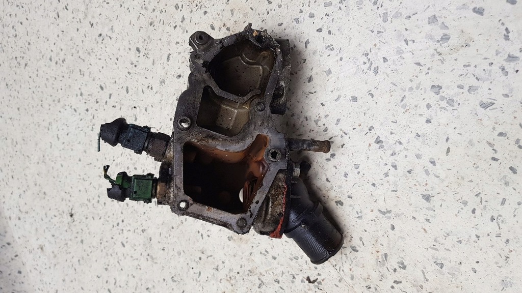 фото №1, Корпус термостата peugeot 306 2.0 8v