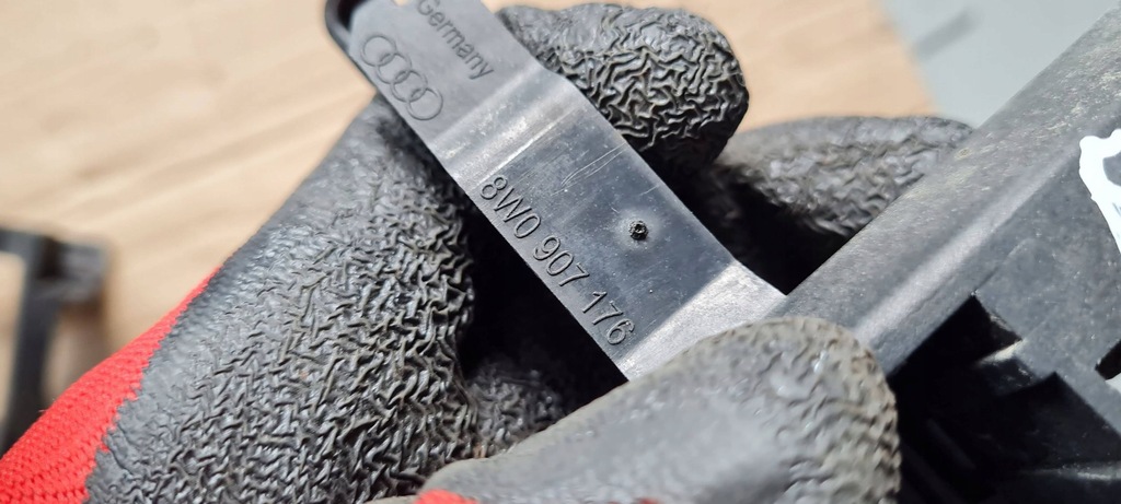 фото №5, S4 b9 8w a4 кронштейн кронштейн датчика мертвого pola правый задняя 8w0907176