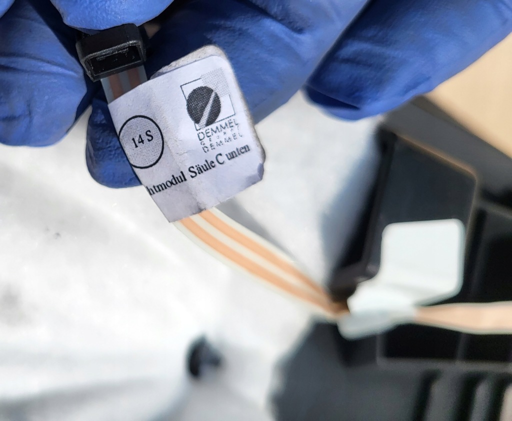 Молдинг порог накладка порог правый  задняя audi a8 d4 оригинальный номер европа  4h0864608 Киев