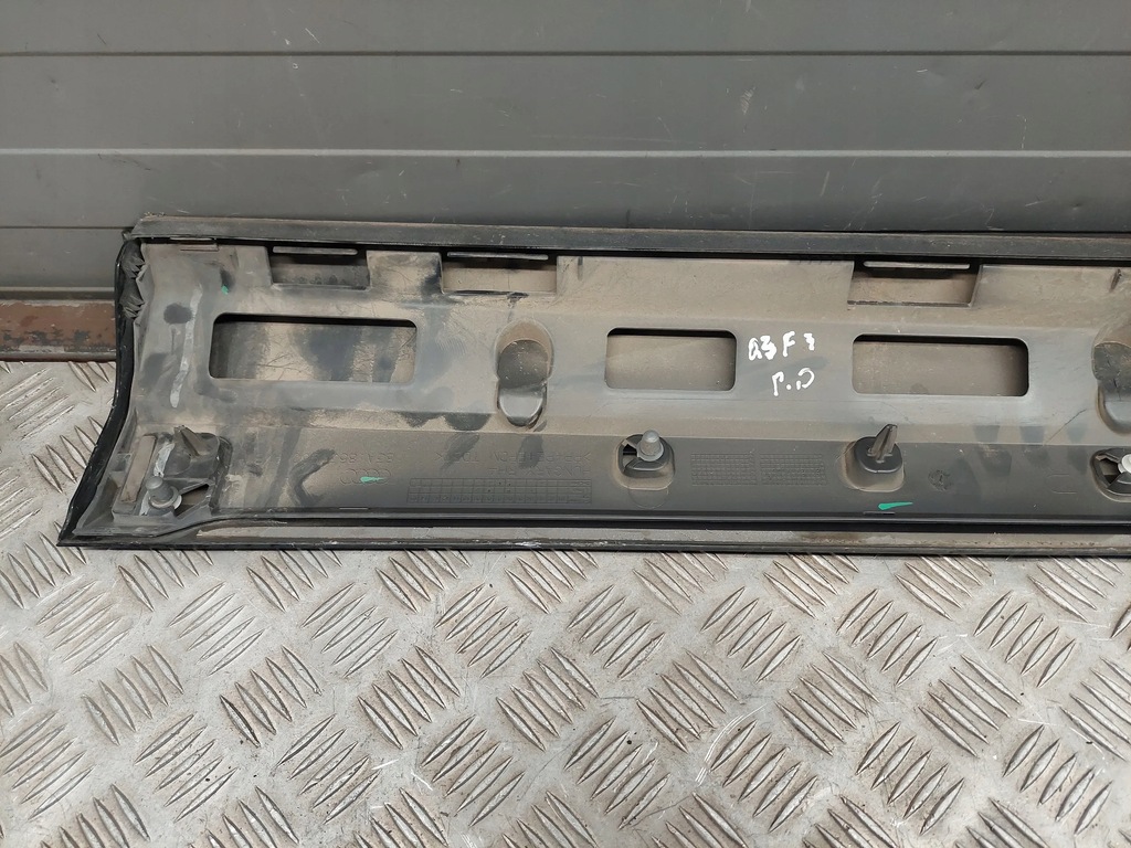 фото №6, Audi q3 f3 83a853960a перед сторона правая накладки