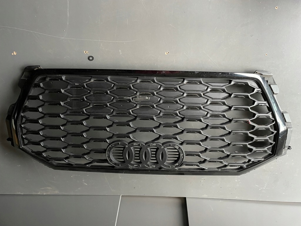 Решётка радиатора решётка  радиатора audi q3 83f s-line чёрный 83f853651 оригинал черный с Разборки