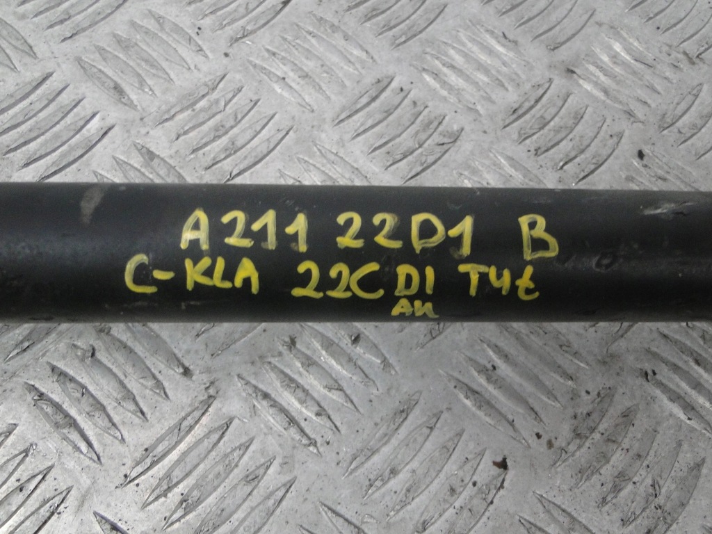 Приводной вал задний  mercedes cla w117 2017r Оригинал