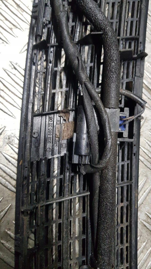 фото №10, Mercedes w203 впуск повітря капот 189