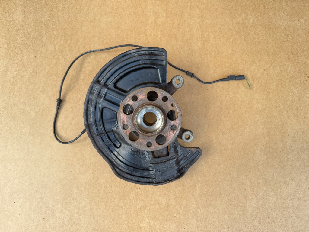 фото №1, Поворотний кулак права перед 24606 mercedes w117 w176 w246