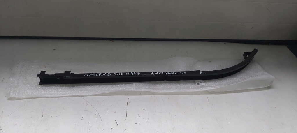 фото №1, Mercedes vito a4477660737 направляющая дверь правая