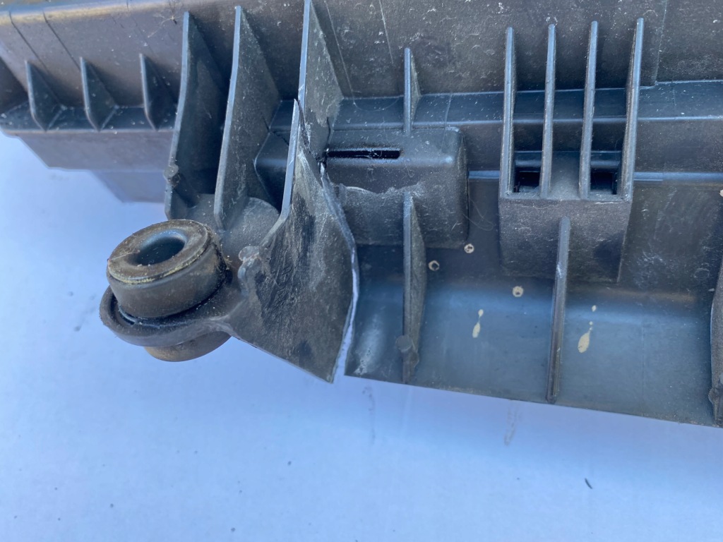 Корпус фильтра воздуха toyota prius 2 1.5 в Украине