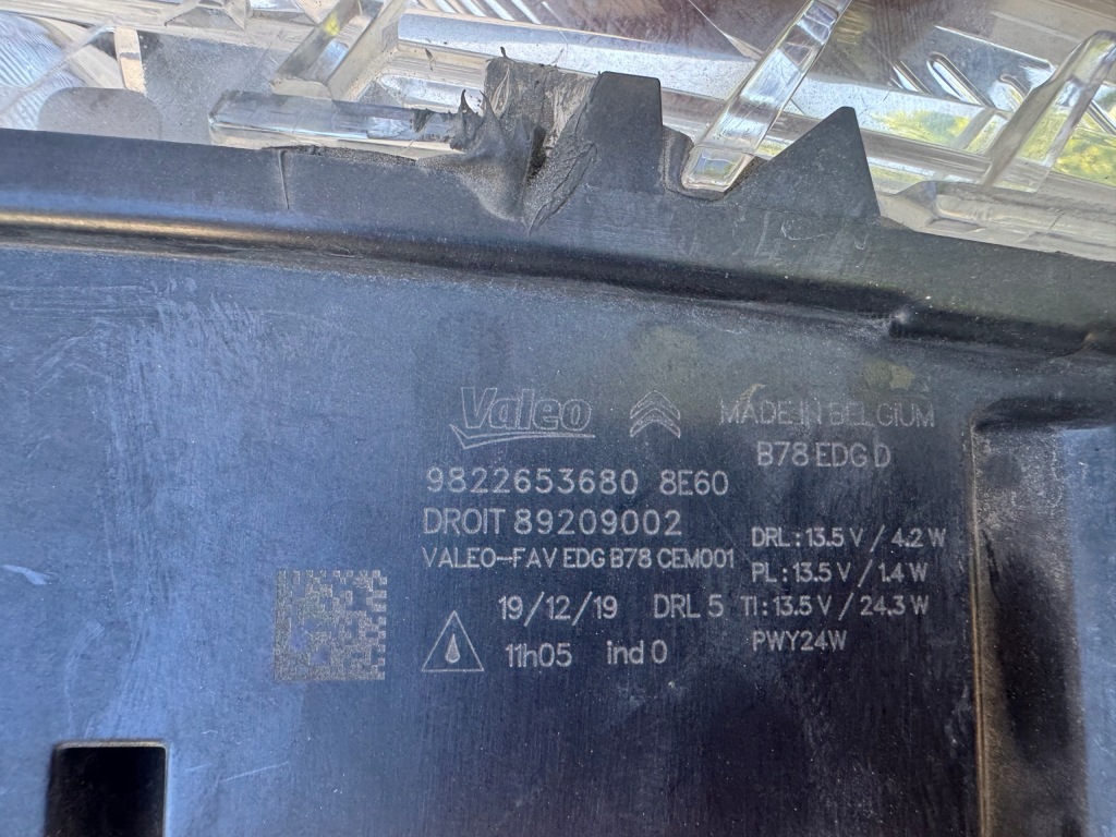 Citroen c4 picasso ii - фара протитуманна фара правий перед передній 9822653680 Зі Шроту