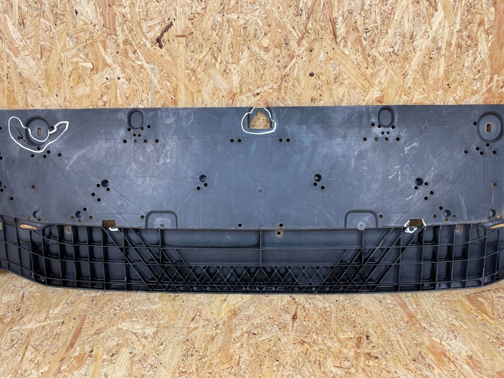 Плита накладка пол под бампер audi a4 b9 8w 8w0807611a s-line 2015- с Разборки