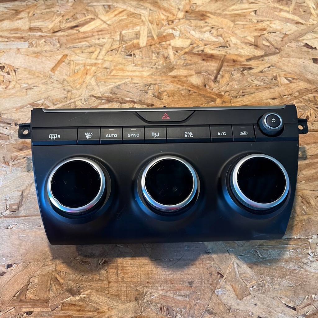 фото №1, Панель кондиционера jaguar e-pace